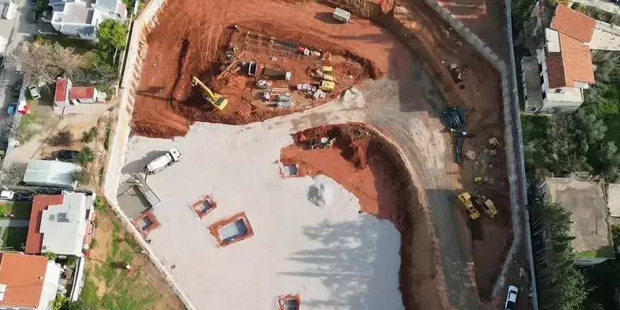 Diseño Geotécnico de Excavaciones Profundas en Suelos Estratificados de Buin